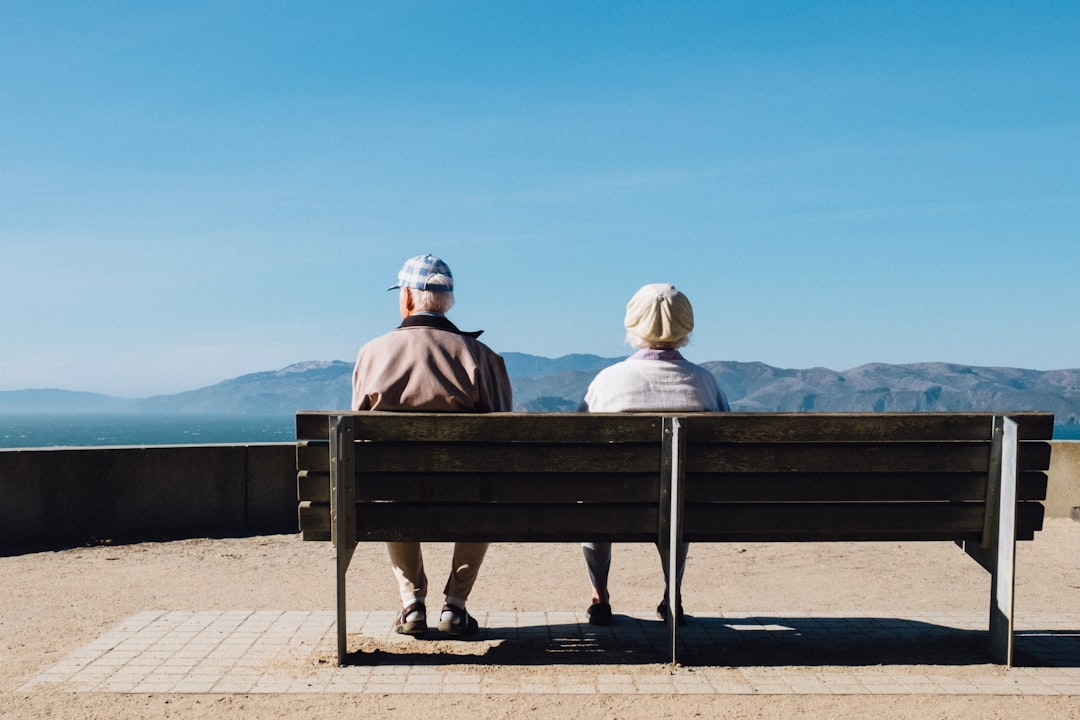 A Practical Guide on How to Care for Aging Parents Health Without Overwhelming Yourself